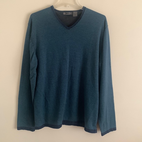 DKNY soft and lightweight knit tap long sleeve pullover size XL v-neck - Picture 2 of 8